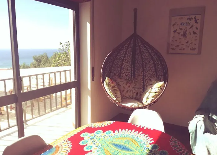 Casa Dos Passarinhos-seaview@nazare 게스트하우스 *