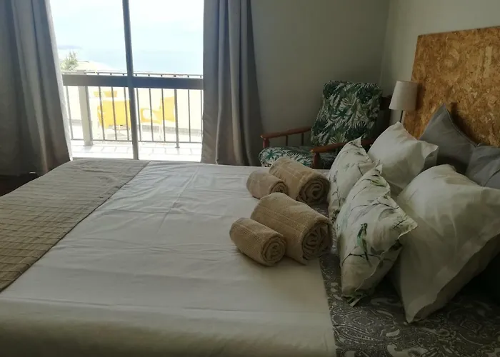 Casa Dos Passarinhos-seaview@nazare 게스트하우스 나자레